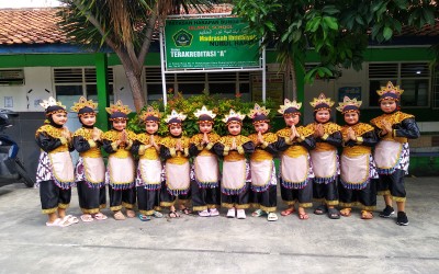 Lomba Tari Kreasi Nusantara Poins Mall Cup 2